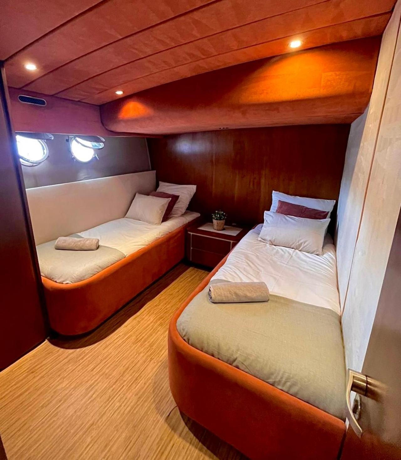 Yacht Idealement Situe Au Coeur Du Vieux-port Botel *