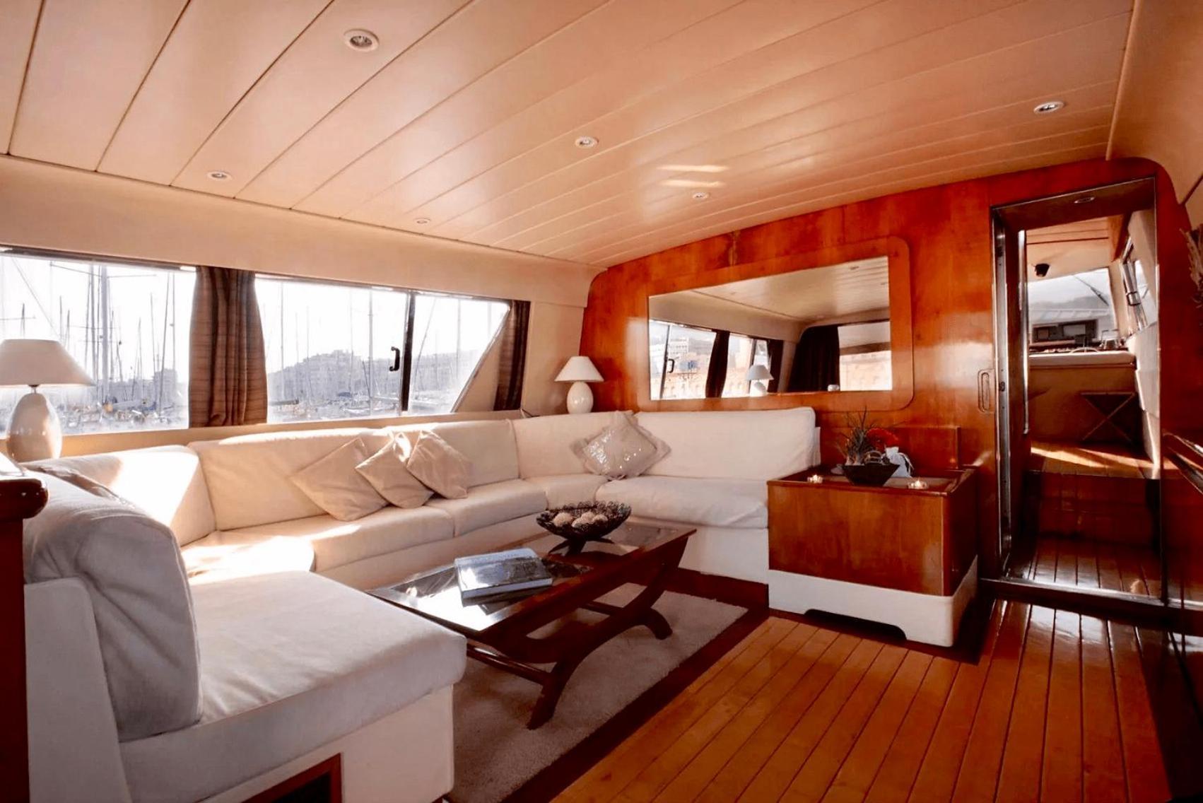 Yacht Idealement Situe Au Coeur Du Vieux-port Botel