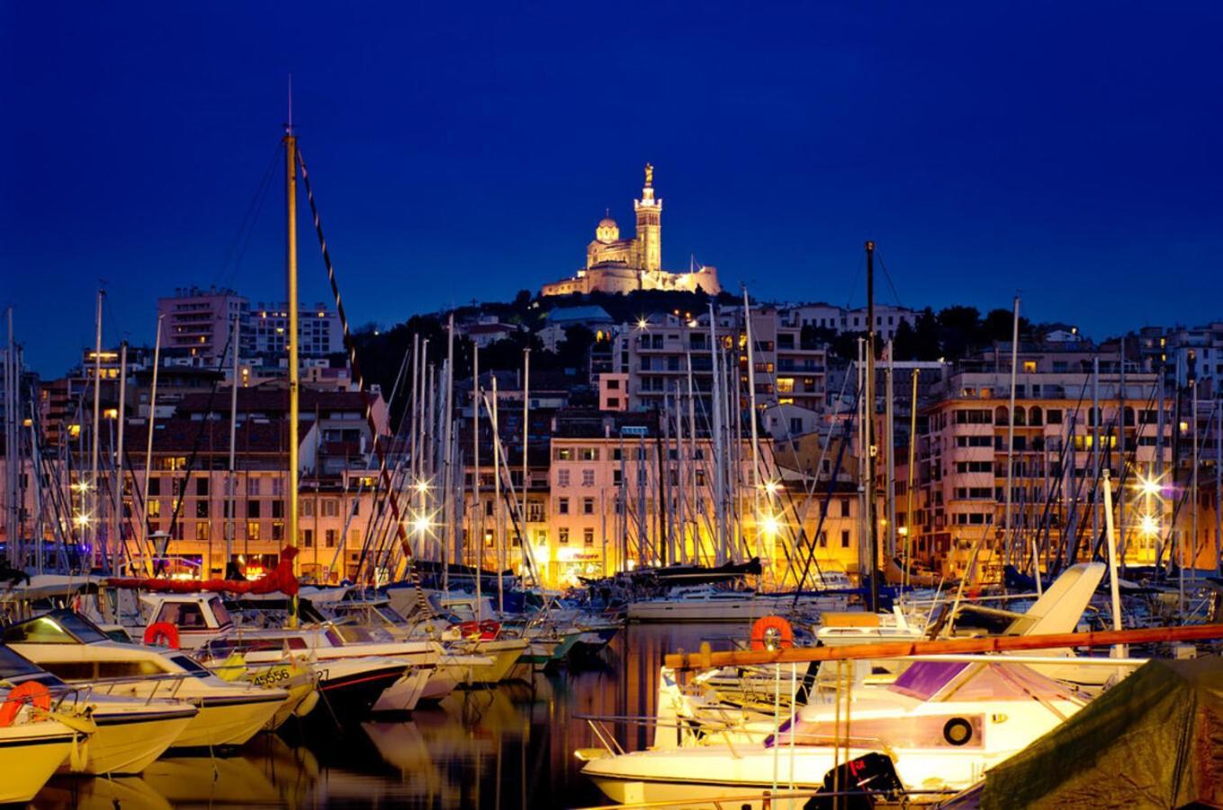 Yacht Idealement Situe Au Coeur Du Vieux-port Marseilles